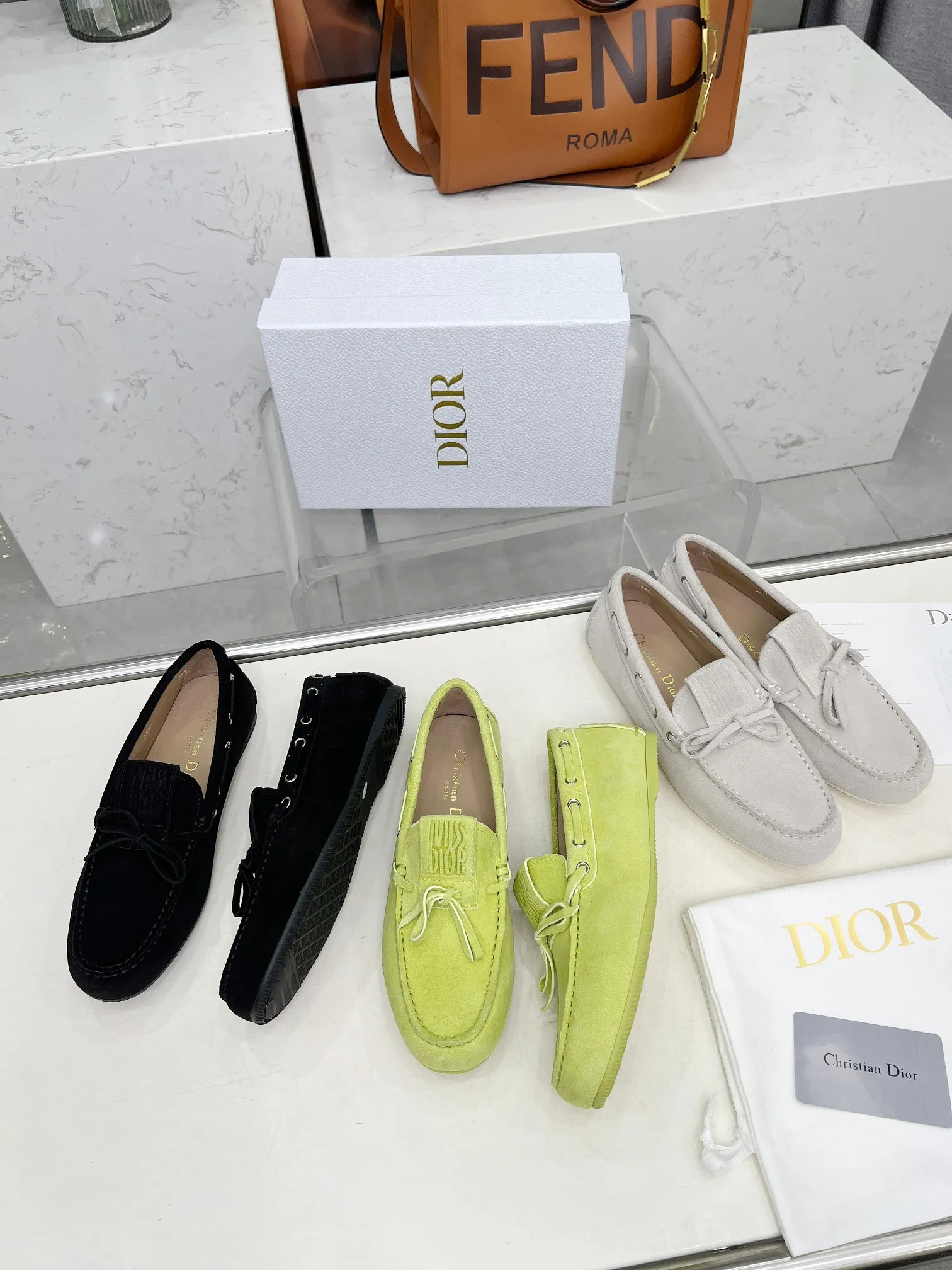 👟👟Ex-factory price 500👟👟 Dior's new spring and summer ultra-light jelly series loafers are brand new. The layout strives to create fashionable classic items. New products created at the first substantial show of Paris Fashion Week. The inspiration is cleverly combined by the D chief designer on the perfect shoe shape. Paired with brand buckles, it is even more fashionable! Original version, perfect and exquisite workmanship!  ✔️Upper: original fabric ✔️Inner lining: imported sheepskin lining ✔️Sole: original outsole ✔️Size: #35-41 (40 41 customized items are not returnable)